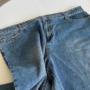 Woman’s 3X jacket with matching blue jeans, size 22W